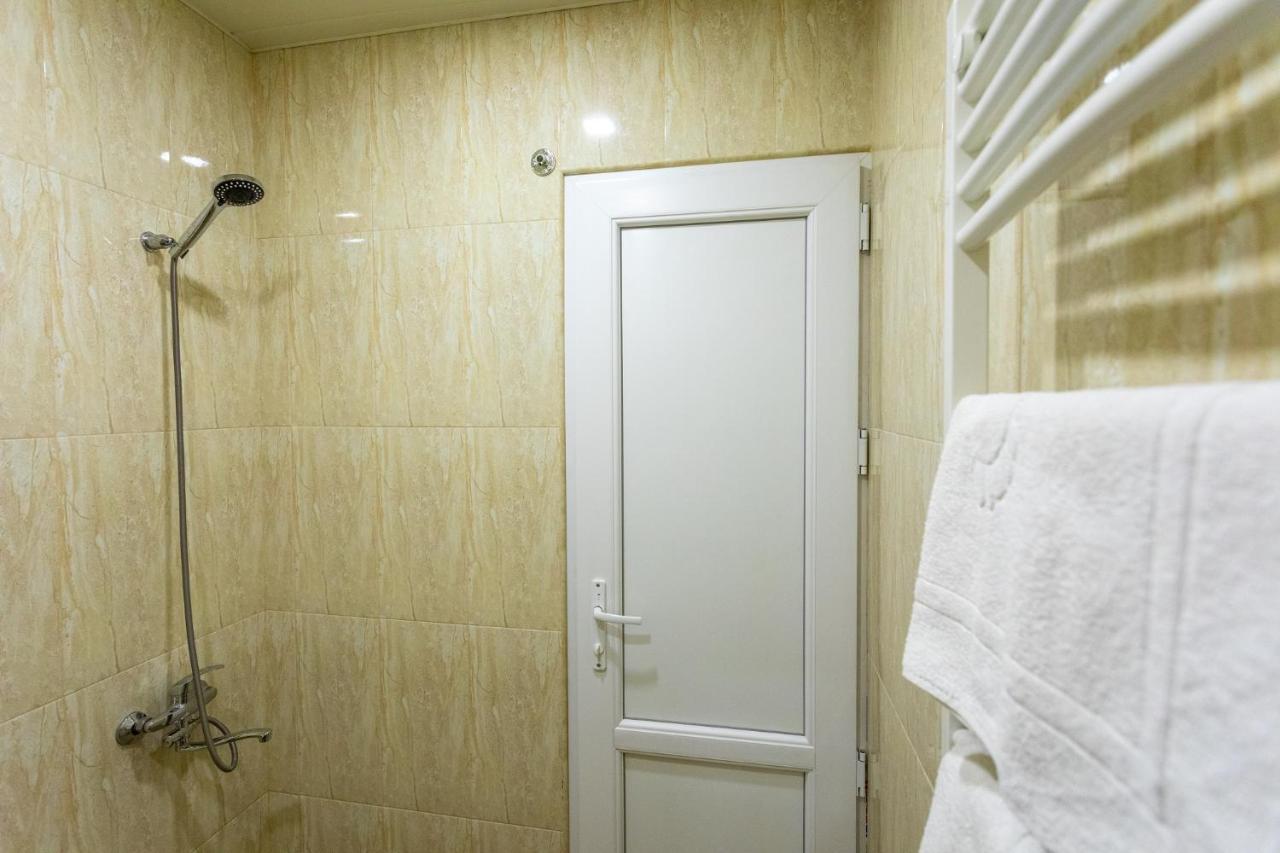 Hotel Phasis Kutaisi Exterior foto