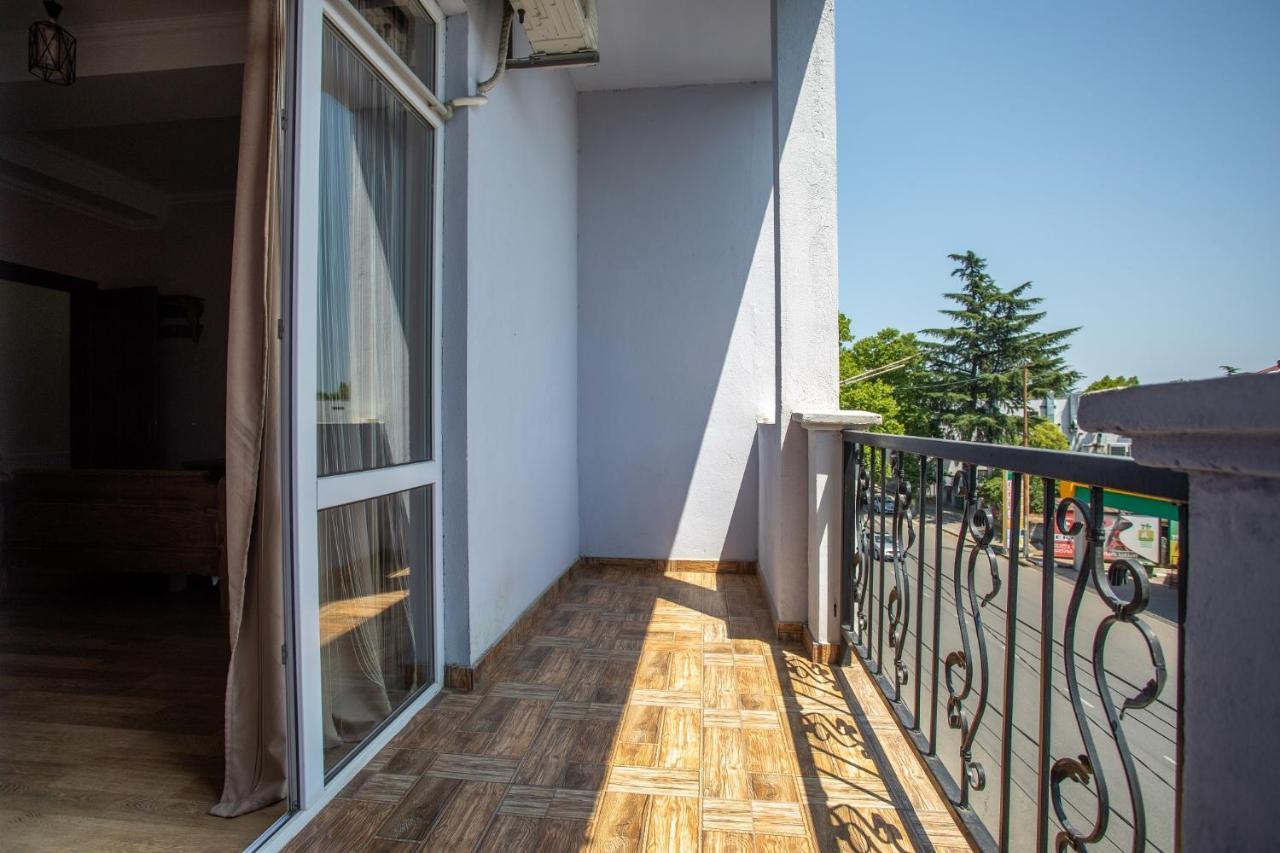 Hotel Phasis Kutaisi Exterior foto