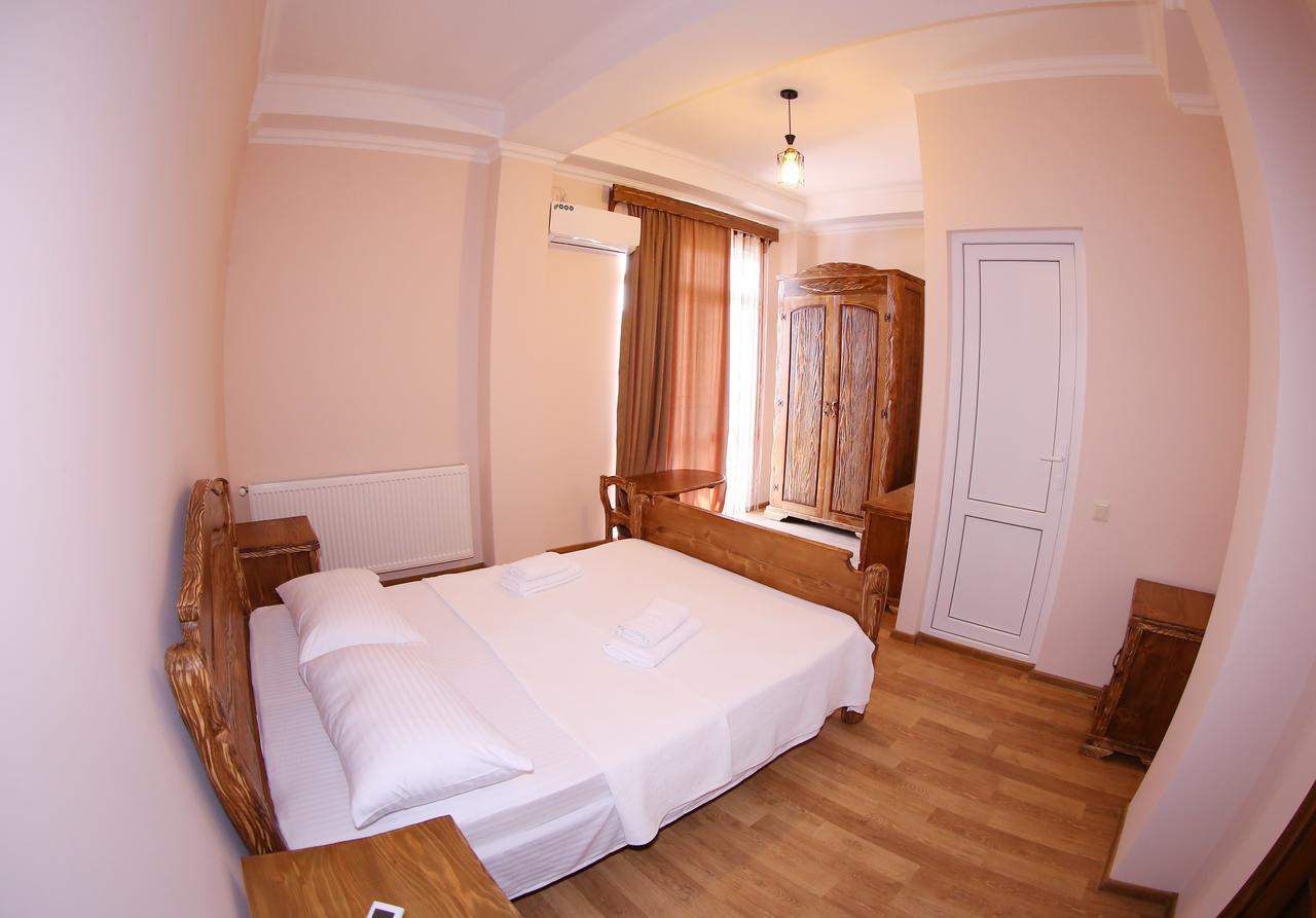 Hotel Phasis Kutaisi Exterior foto