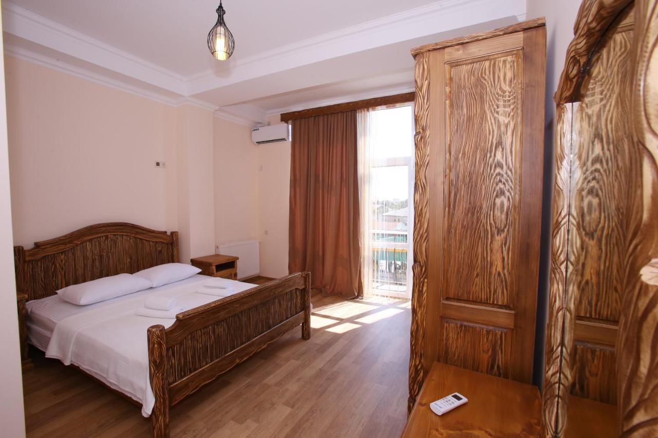 Hotel Phasis Kutaisi Exterior foto